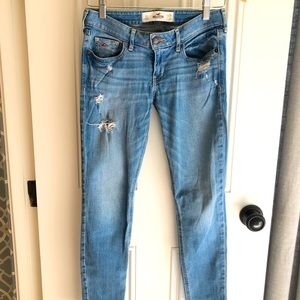 Hollister skinny low-rise light wash size 26 jeans.